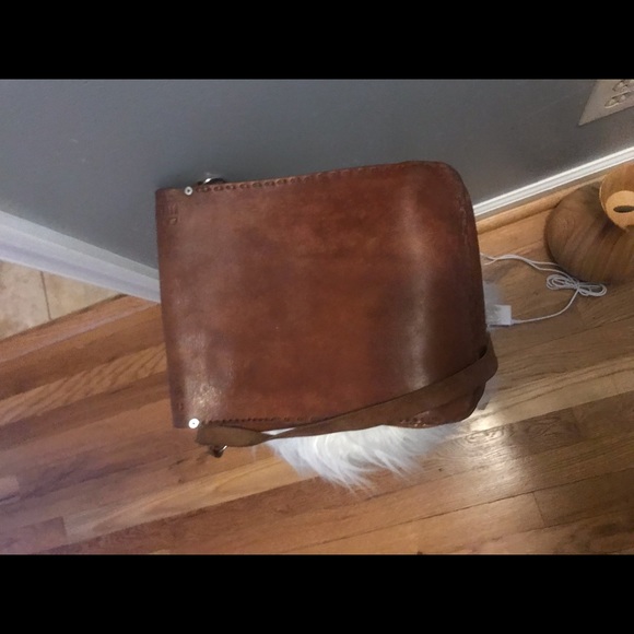 Leather cross body bag - Picture 3 of 5
